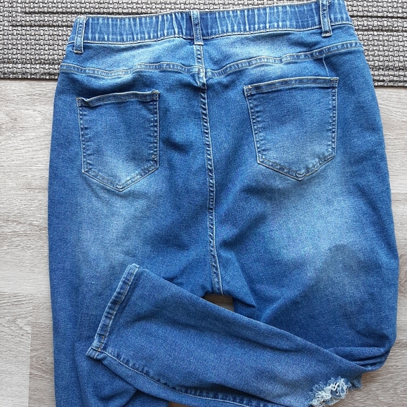 BLOOMCHIC ankle distressed jeans size 16 - Picture 2 of 3